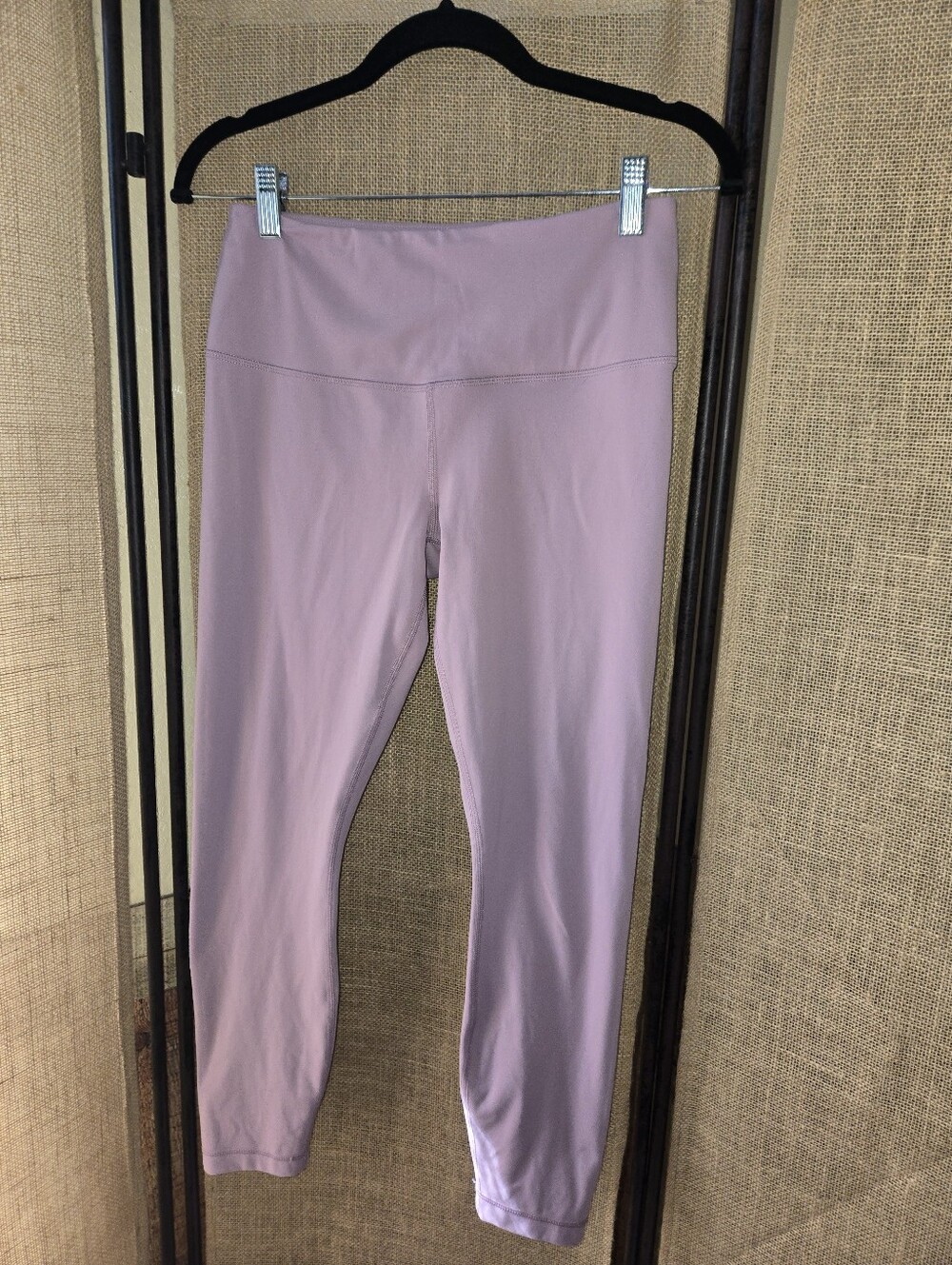 NWOT Women's Yogalicious Lux Lavendar Low Rise Leggings Medium Waist Pocket